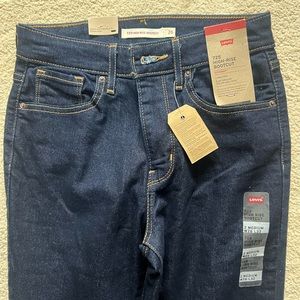 Levi’s 725 women’s high rise bootcut jean size 26/43